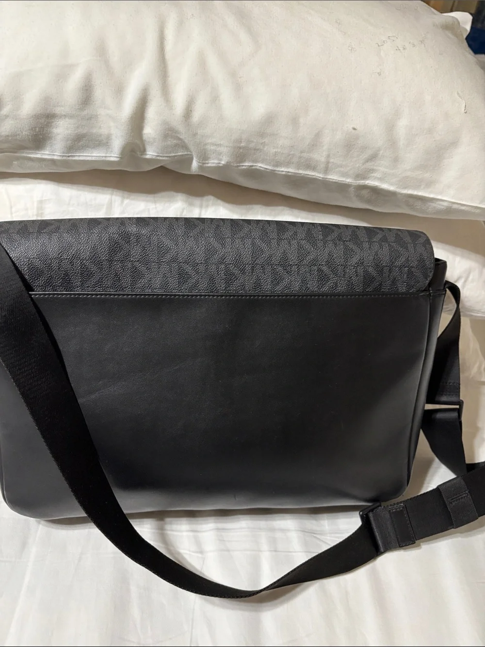 Michael Kors men’s Black Quilted leather signature flap Messenger Bag. Like new!